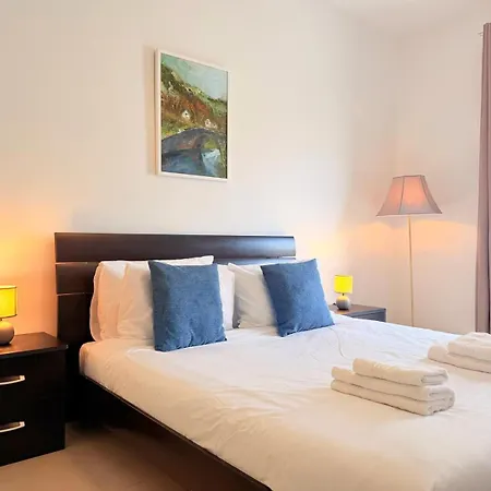 Ultimate Group Getaway Near St Julian's & Seafront Villa *