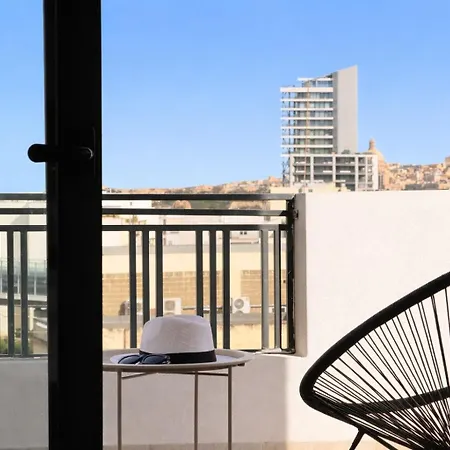 Ultimate Group Getaway Near St Julian's & Seafront Villa *