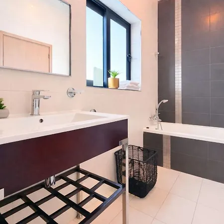 Ultimate Group Getaway Near St Julian's & Seafront * San Gwann