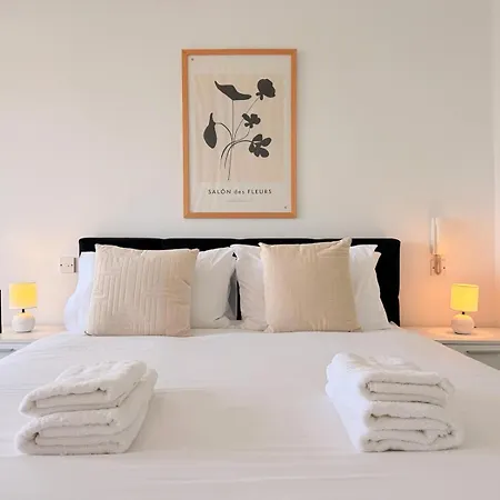 Villa Ultimate Group Getaway Near St Julian's & Seafront San Ġwann