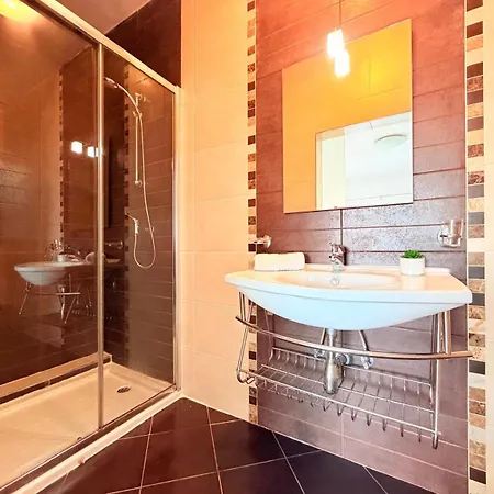Ultimate Group Getaway Near St Julian's & Seafront Villa