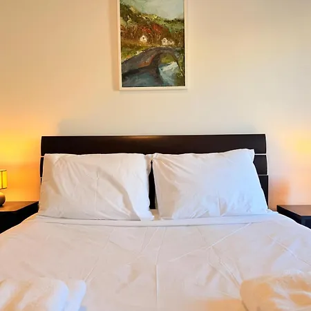 Villa Ultimate Group Getaway Near St Julian's & Seafront