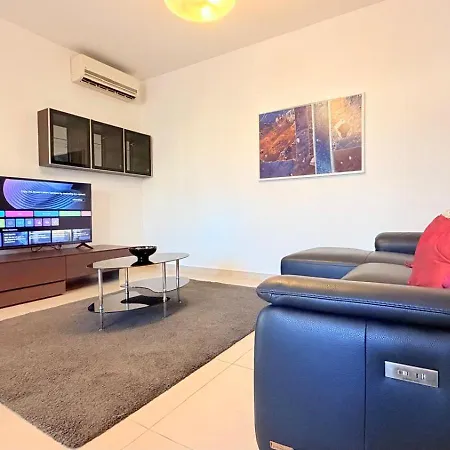 Villa Ultimate Group Getaway Near St Julian's & Seafront
