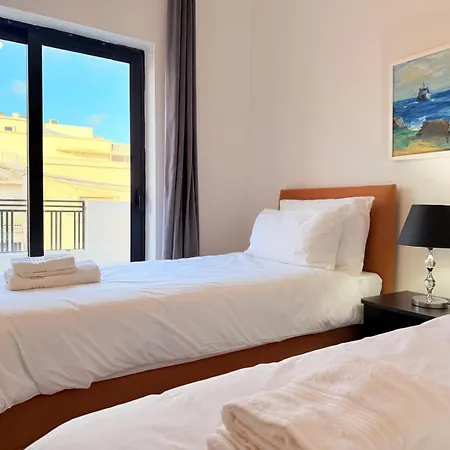 Ultimate Group Getaway Near St Julian's & Seafront San Gwann