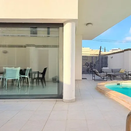 Villa Ultimate Group Getaway Near St Julian's & Seafront *