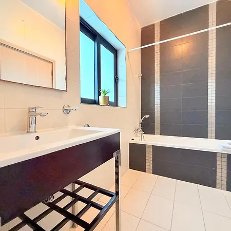 Ultimate Group Getaway Near St Julian's & Seafront