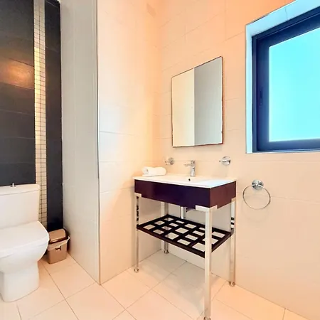 Villa Ultimate Group Getaway Near St Julian's & Seafront San Gwann