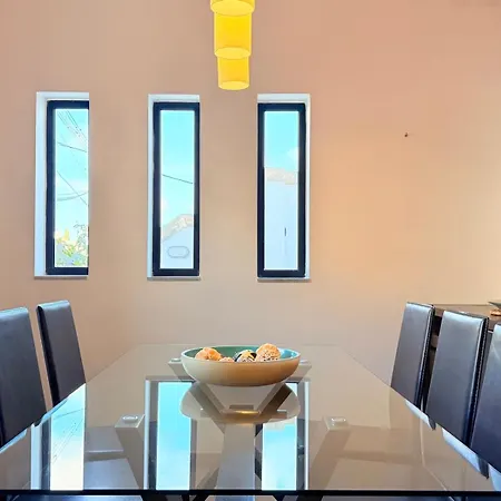 Ultimate Group Getaway Near St Julian's & Seafront *