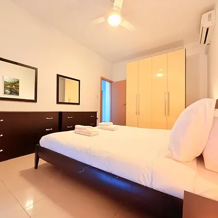 Ultimate Group Getaway Near St Julian's & Seafront Villa *
