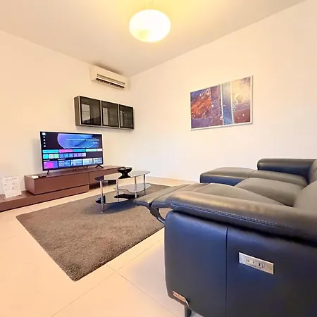 Villa Ultimate Group Getaway Near St Julian's & Seafront *