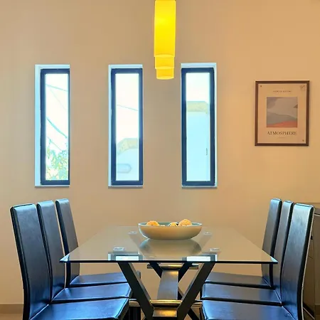 Villa Ultimate Group Getaway Near St Julian's & Seafront San Ġwann
