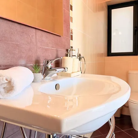 Ultimate Group Getaway Near St Julian's & Seafront Villa San Gwann