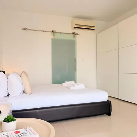 Villa Ultimate Group Getaway Near St Julian's & Seafront *