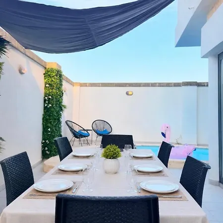 Villa Ultimate Group Getaway Near St Julian's & Seafront