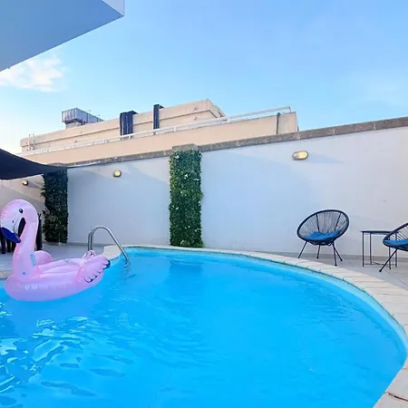 Ultimate Group Getaway Near St Julian's & Seafront Villa *