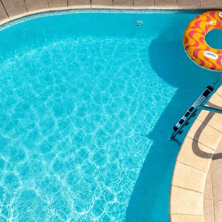 Ultimate Group Getaway Near St Julian's & Seafront San Gwann