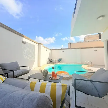 Ultimate Group Getaway Near St Julian's & Seafront * San Gwann