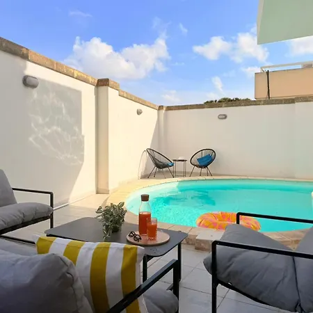 Ultimate Group Getaway Near St Julian's & Seafront Villa San Gwann