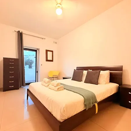 Ultimate Group Getaway Near St Julian's & Seafront * San Gwann
