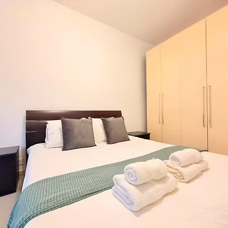 Villa Ultimate Group Getaway Near St Julian's & Seafront *