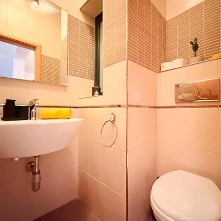 Villa Ultimate Group Getaway Near St Julian's & Seafront *