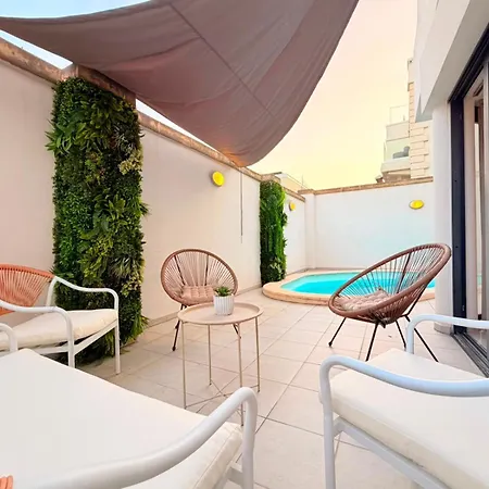 Ultimate Group Getaway Near St Julian's & Seafront