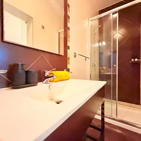 Ultimate Group Getaway Near St Julian's & Seafront Villa San Gwann