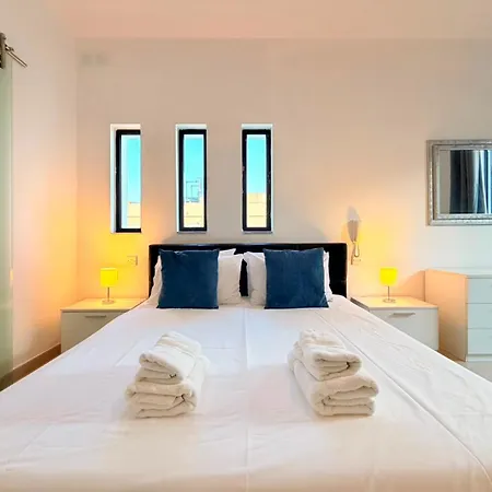 Villa Ultimate Group Getaway Near St Julian's & Seafront