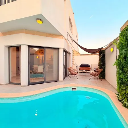 Villa Ultimate Group Getaway Near St Julian's & Seafront *