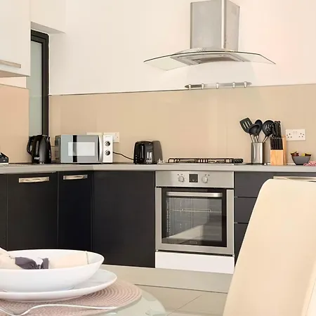 Villa Ultimate Group Getaway Near St Julian's & Seafront *
