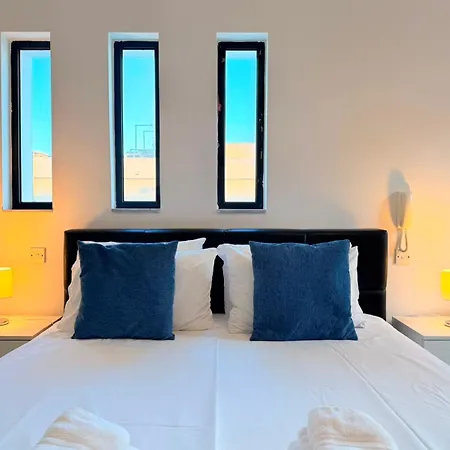 Ultimate Group Getaway Near St Julian's & Seafront Villa *