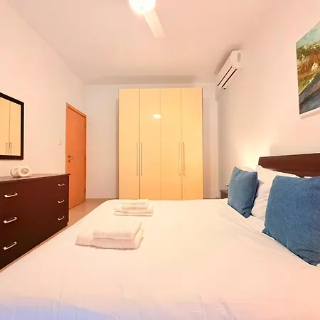 Ultimate Group Getaway Near St Julian's & Seafront