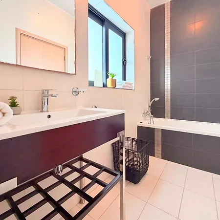 Villa Ultimate Group Getaway Near St Julian's & Seafront