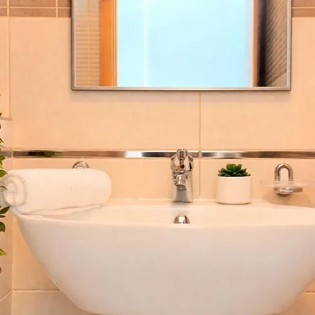 Ultimate Group Getaway Near St Julian's & Seafront Villa San Gwann