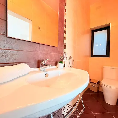 Ultimate Group Getaway Near St Julian's & Seafront Villa *