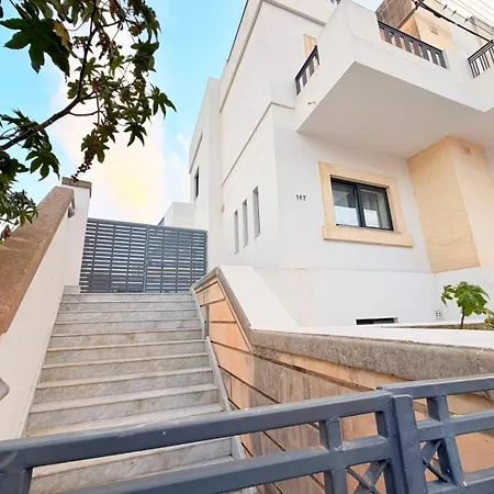 Villa Ultimate Group Getaway Near St Julian's & Seafront *