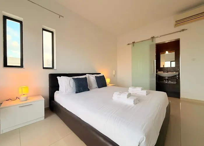 Private Pool Escape - Stylish Island Villa San Ġwann